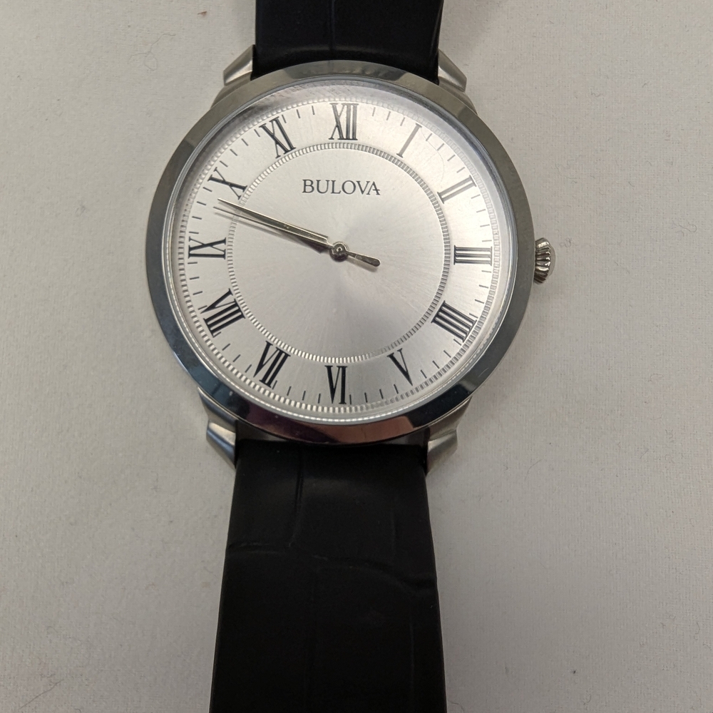 Elegant Bulova Silver Tone Watch with Black Leather Strap - Picture 5 of 11